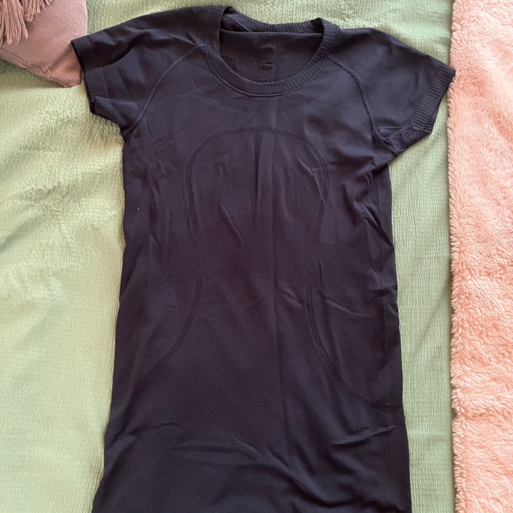 navy blue lululemon shirt